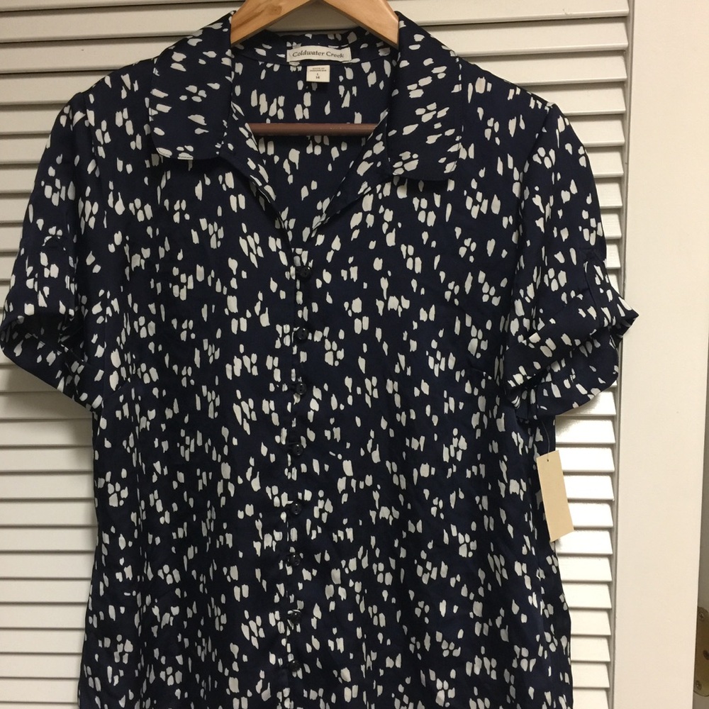 Flowy Polka-dot Button.